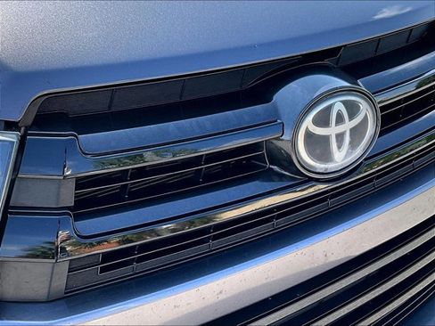 Used 2018 Toyota Highlander SE AWD/4WD image 27