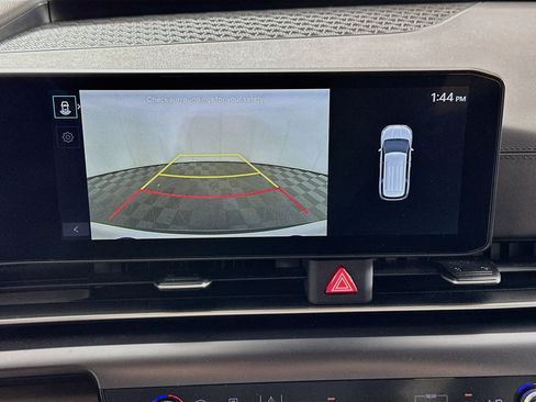 Used 2025 Kia Carnival FWD image 23