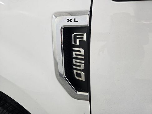 Used 2018 Ford F250 XL w/ Power Equipment Group RWD image 9