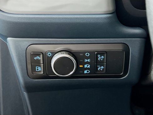 New 2025 Ford Maverick XL image 18