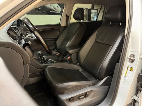Used 2018 Volkswagen Tiguan SE FWD image 30