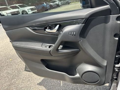 Used 2020 Nissan Rogue SL FWD image 26
