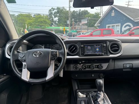 Used 2016 Toyota Tacoma SR5 w/ Towing Package AWD/4WD image 19