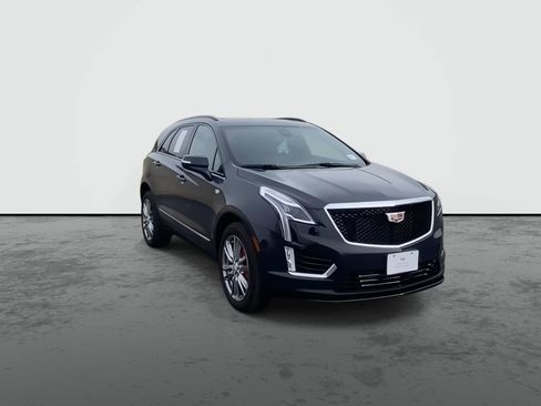 Certified 2025 Cadillac XT5 Sportv image 2