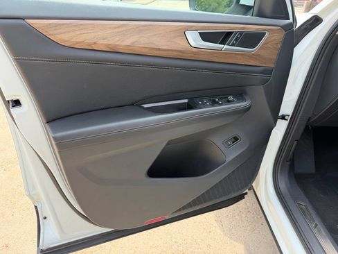 Certified 2024 Volkswagen Atlas SE w/ Panoramic Sunroof Package AWD/4WD image 9