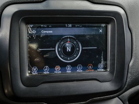 Used 2018 Jeep Renegade Latitude FWD image 33