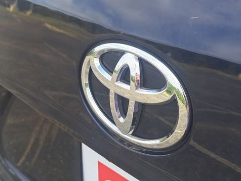 Used 2022 Toyota Highlander XLE image 6