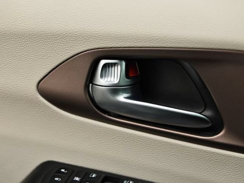 Used 2024 Chrysler Voyager LX FWD image 16