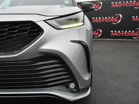 Used 2022 Toyota Highlander XSE image 11