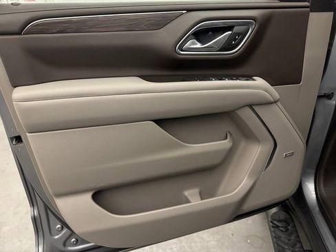 Used 2022 Chevrolet Tahoe Z71 w/ Luxury Package image 4