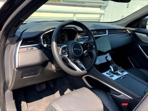 Used 2025 Jaguar F-PACE R-Dynamic S image 19