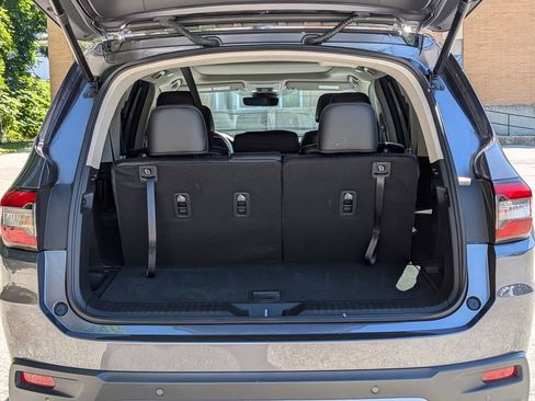 Used 2025 Honda Pilot Touring image 7