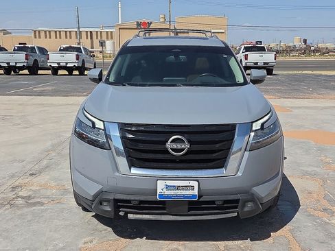 Used 2022 Nissan Pathfinder Platinum w/ Cargo Package FWD image 8