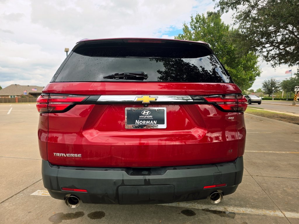 Used 2023 Chevrolet Traverse LT FWD image 23