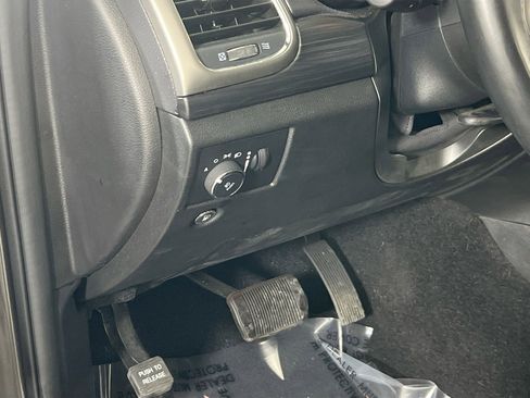 Used 2021 Jeep Grand Cherokee Laredo X image 10