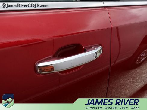 Used 2023 Chevrolet Silverado 1500 High Country w/ Technology Package AWD/4WD image 19