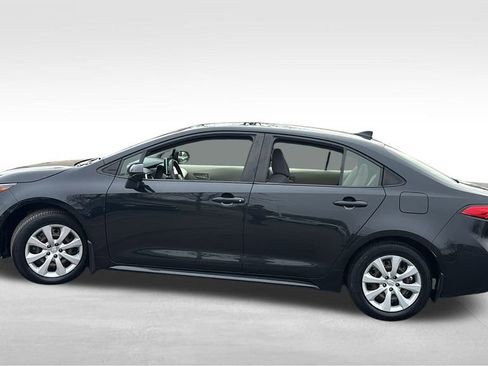 Used 2021 Toyota Corolla LE image 4