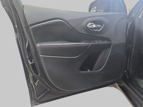 Used 2019 Jeep Cherokee Trailhawk w/ Cold Weather Group AWD/4WD image 30