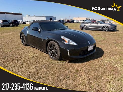 Certified 2017 Nissan 370Z Touring image 4