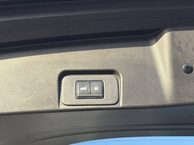 Used 2025 Nissan Rogue SV AWD/4WD image 15