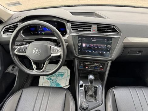 Used 2022 Volkswagen Tiguan SE AWD/4WD image 17