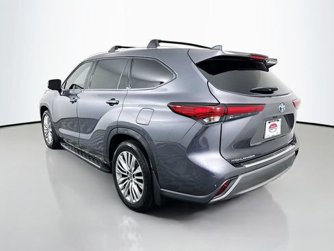 Used 2023 Toyota Highlander Platinum FWD image 7