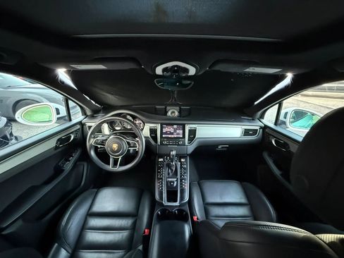 Used 2017 Porsche Macan Turbo AWD/4WD image 45
