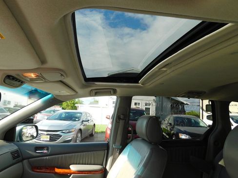Used 2008 Toyota Sienna XLE Limited FWD image 12