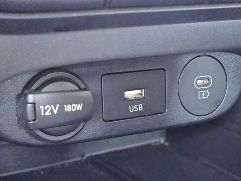 Used 2025 Hyundai Elantra SEL FWD image 25
