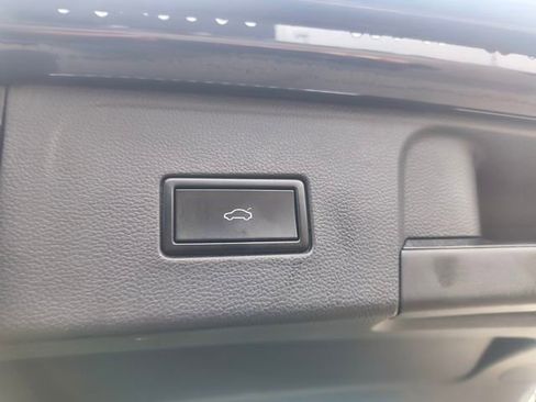 Used 2019 Volkswagen Atlas SE w/ Towing Package image 6