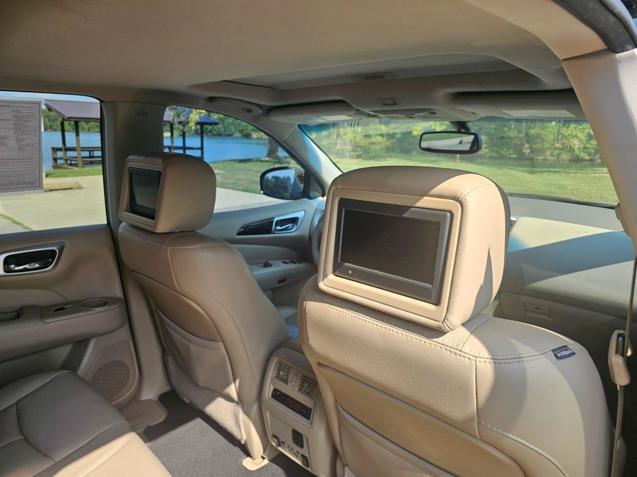 Used 2014 Nissan Pathfinder Platinum w/ Platinum Premium Package FWD image 19