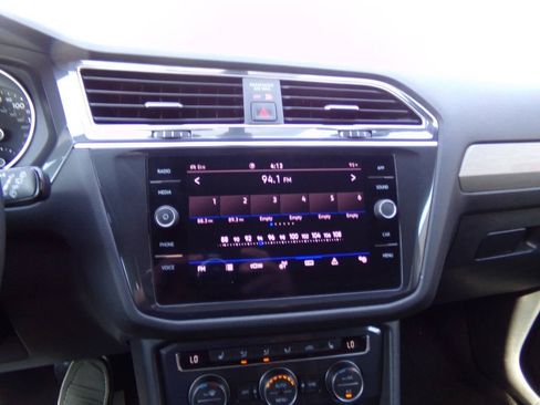 Used 2021 Volkswagen Tiguan SE image 52