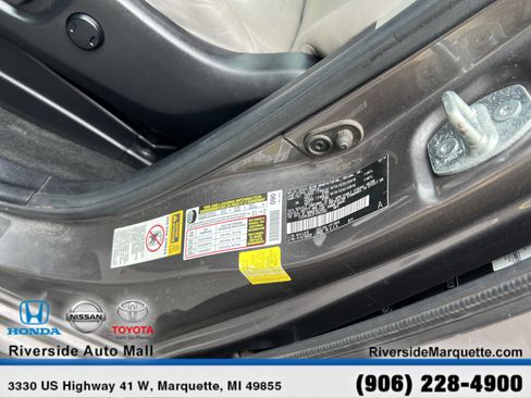 Used 2015 Toyota Sienna Limited Premium w/ Four Season Floor Mat Package FWD image 14