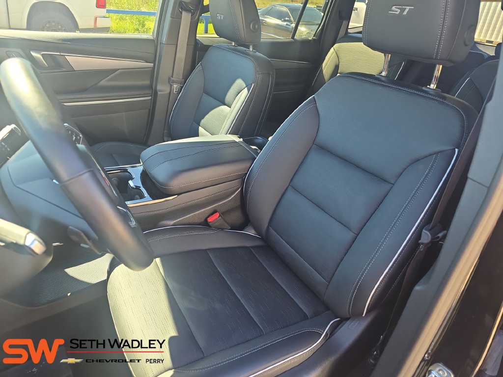 Used 2026 Buick Enclave Sport Touring w/ Power Package FWD image 16
