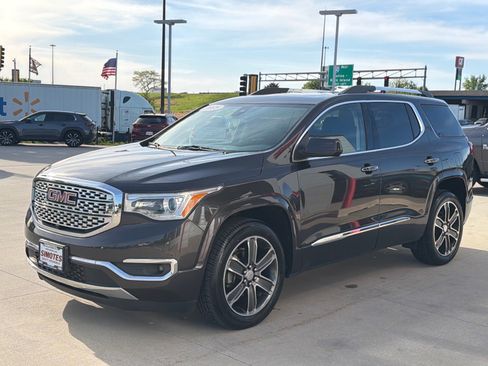 Used 2018 GMC Acadia Denali w/ Technology Package AWD/4WD image 4