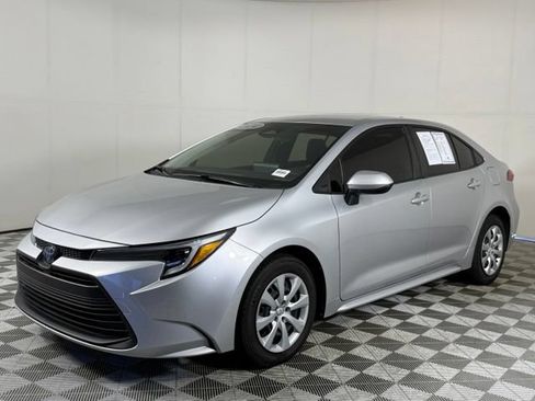 Used 2024 Toyota Corolla LE FWD image 2