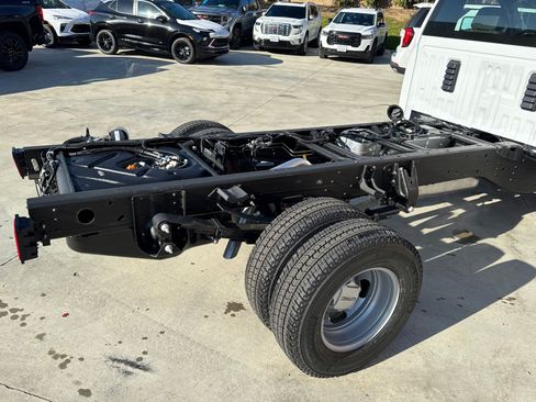 New 2026 GMC Sierra 3500 Pro w/ Fleet Convenience Package RWD image 13