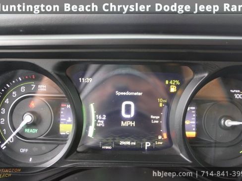Used 2024 Jeep Wrangler Unlimited Sahara image 19