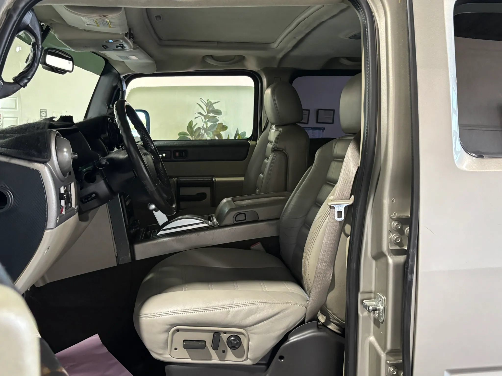 Used 2003 HUMMER H2 w/ Preferred Equipment Group AWD/4WD image 10