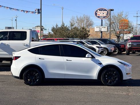 Used 2021 Tesla Model Y Long Range image 3