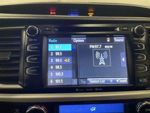 Used 2017 Toyota Highlander SE AWD/4WD image 16