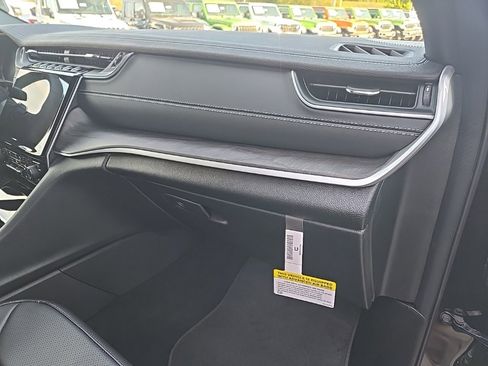 New 2025 Jeep Grand Cherokee L Limited w/ Luxury Tech Group II image 84