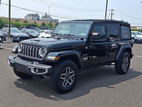 Used 2024 Jeep Wrangler Unlimited Sahara w/ Technology Group AWD/4WD image 3