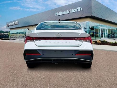 New 2025 Hyundai Elantra Limited FWD image 6