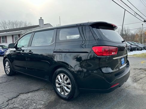 Used 2020 Kia Sedona L image 4