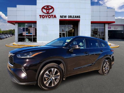 Used 2021 Toyota Highlander XLE image 1