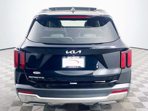 Used 2024 Kia Sorento EX w/ Panoramic Sunroof Package FWD image 7