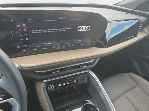 Certified 2025 Audi Q5 Premium Plus w/ Premium Plus AWD/4WD image 18
