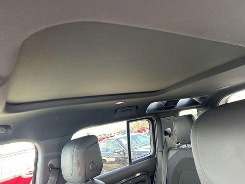 Used 2023 Land Rover Defender 110 V8 image 5