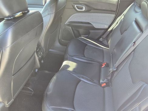 Used 2024 Jeep Compass Latitude image 12